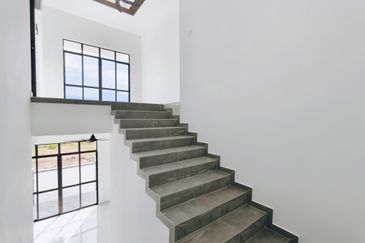 𝐑𝐮𝐦𝐚𝐡 𝐒𝐞𝐦𝐢-𝐃 𝐃𝐮𝐚 𝐓𝐢𝐧𝐠𝐤𝐚𝐭 𝐛𝐞𝐫𝐝𝐞𝐤𝐚𝐭𝐚𝐧 𝐁𝐚𝐧𝐝𝐚𝐫 𝐊𝐮𝐚𝐥𝐚 𝐍𝐞𝐫𝐮𝐬, 𝐓𝐞𝐫𝐞𝐧𝐠𝐠𝐚𝐧𝐮