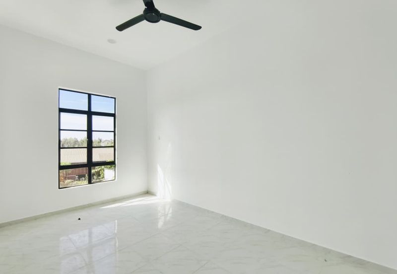 𝐑𝐮𝐦𝐚𝐡 𝐒𝐞𝐦𝐢-𝐃 𝐃𝐮𝐚 𝐓𝐢𝐧𝐠𝐤𝐚𝐭 𝐛𝐞𝐫𝐝𝐞𝐤𝐚𝐭𝐚𝐧 𝐁𝐚𝐧𝐝𝐚𝐫 𝐊𝐮𝐚𝐥𝐚 𝐍𝐞𝐫𝐮𝐬, 𝐓𝐞𝐫𝐞𝐧𝐠𝐠𝐚𝐧𝐮