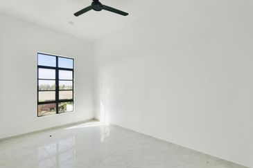 𝐑𝐮𝐦𝐚𝐡 𝐒𝐞𝐦𝐢-𝐃 𝐃𝐮𝐚 𝐓𝐢𝐧𝐠𝐤𝐚𝐭 𝐛𝐞𝐫𝐝𝐞𝐤𝐚𝐭𝐚𝐧 𝐁𝐚𝐧𝐝𝐚𝐫 𝐊𝐮𝐚𝐥𝐚 𝐍𝐞𝐫𝐮𝐬, 𝐓𝐞𝐫𝐞𝐧𝐠𝐠𝐚𝐧𝐮