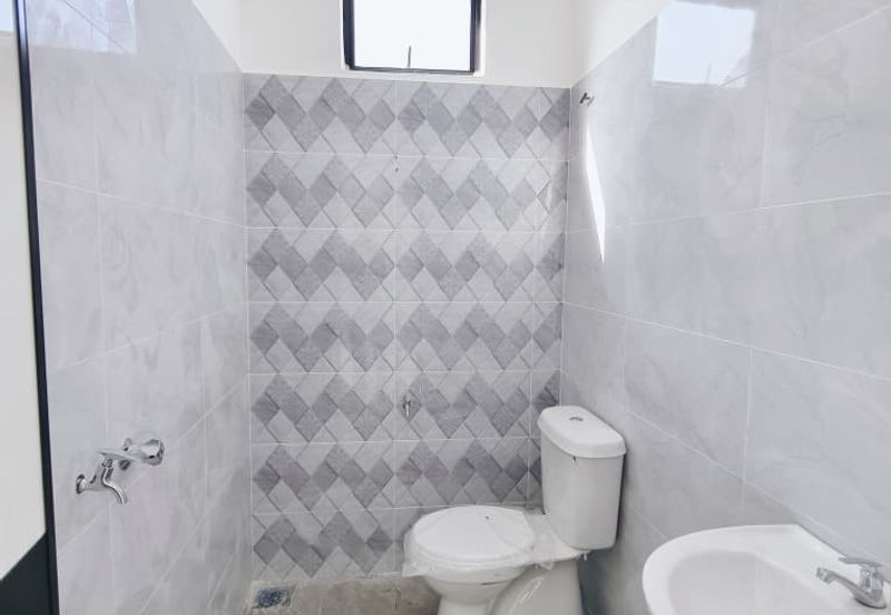 𝐑𝐮𝐦𝐚𝐡 𝐒𝐞𝐦𝐢-𝐃 𝐃𝐮𝐚 𝐓𝐢𝐧𝐠𝐤𝐚𝐭 𝐛𝐞𝐫𝐝𝐞𝐤𝐚𝐭𝐚𝐧 𝐁𝐚𝐧𝐝𝐚𝐫 𝐊𝐮𝐚𝐥𝐚 𝐍𝐞𝐫𝐮𝐬, 𝐓𝐞𝐫𝐞𝐧𝐠𝐠𝐚𝐧𝐮