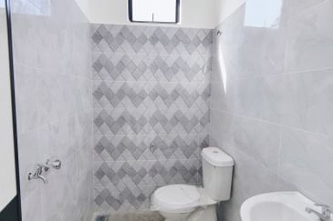 𝐑𝐮𝐦𝐚𝐡 𝐒𝐞𝐦𝐢-𝐃 𝐃𝐮𝐚 𝐓𝐢𝐧𝐠𝐤𝐚𝐭 𝐛𝐞𝐫𝐝𝐞𝐤𝐚𝐭𝐚𝐧 𝐁𝐚𝐧𝐝𝐚𝐫 𝐊𝐮𝐚𝐥𝐚 𝐍𝐞𝐫𝐮𝐬, 𝐓𝐞𝐫𝐞𝐧𝐠𝐠𝐚𝐧𝐮