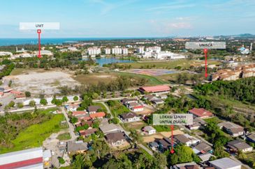 𝐓𝐀𝐍𝐀𝐇 𝐋𝐎𝐓 𝐁𝐀𝐍𝐆𝐋𝐎 𝐃𝐈 𝐆𝐎𝐍𝐆 𝐏𝐀𝐊 𝐉𝐈𝐍, 𝐊𝐔𝐀𝐋𝐀 𝐍𝐄𝐑𝐔𝐒, 𝐓𝐄𝐑𝐄𝐍𝐆𝐆𝐀𝐍𝐔 (𝑇𝑒𝑝𝑖 𝑈𝑁𝐼𝑆𝑍𝐴)