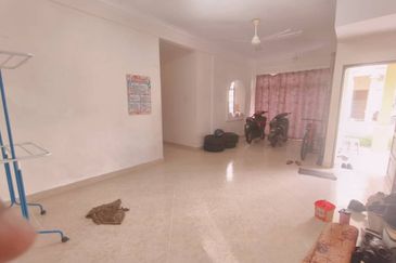 𝐑𝐔𝐌𝐀𝐇 𝐒𝐄𝐌𝐈-𝐃 𝐃𝐔𝐀 𝐓𝐈𝐍𝐆𝐊𝐀𝐓 𝐃𝐈 𝐓𝐀𝐌𝐀𝐍 𝐁𝐀𝐈𝐃𝐔𝐑𝐈, 𝐊𝐔𝐀𝐋𝐀 𝐁𝐄𝐑𝐀𝐍𝐆