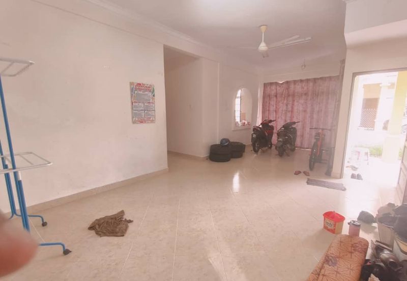 𝐑𝐔𝐌𝐀𝐇 𝐒𝐄𝐌𝐈-𝐃 𝐃𝐔𝐀 𝐓𝐈𝐍𝐆𝐊𝐀𝐓 𝐃𝐈 𝐓𝐀𝐌𝐀𝐍 𝐁𝐀𝐈𝐃𝐔𝐑𝐈, 𝐊𝐔𝐀𝐋𝐀 𝐁𝐄𝐑𝐀𝐍𝐆