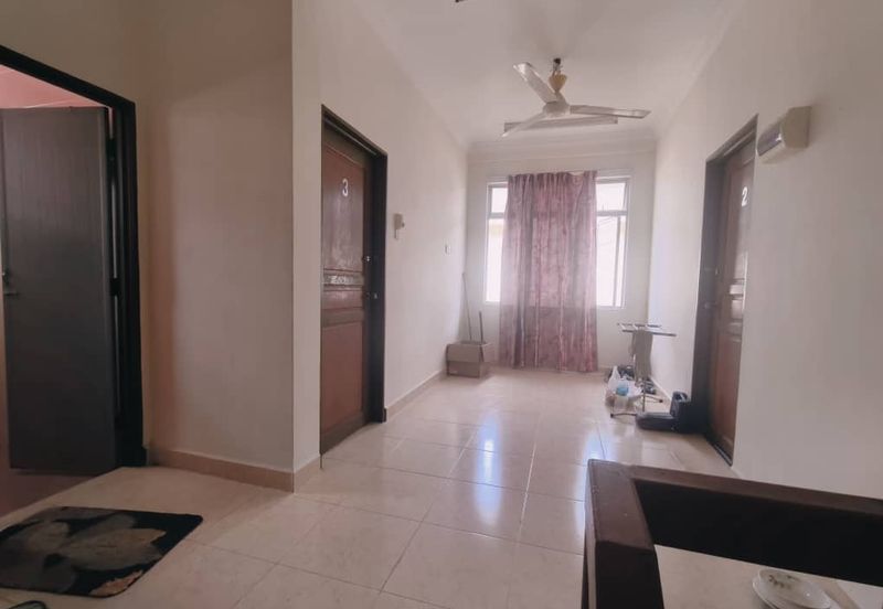 𝐑𝐔𝐌𝐀𝐇 𝐒𝐄𝐌𝐈-𝐃 𝐃𝐔𝐀 𝐓𝐈𝐍𝐆𝐊𝐀𝐓 𝐃𝐈 𝐓𝐀𝐌𝐀𝐍 𝐁𝐀𝐈𝐃𝐔𝐑𝐈, 𝐊𝐔𝐀𝐋𝐀 𝐁𝐄𝐑𝐀𝐍𝐆