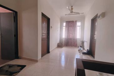 𝐑𝐔𝐌𝐀𝐇 𝐒𝐄𝐌𝐈-𝐃 𝐃𝐔𝐀 𝐓𝐈𝐍𝐆𝐊𝐀𝐓 𝐃𝐈 𝐓𝐀𝐌𝐀𝐍 𝐁𝐀𝐈𝐃𝐔𝐑𝐈, 𝐊𝐔𝐀𝐋𝐀 𝐁𝐄𝐑𝐀𝐍𝐆