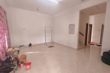 𝐑𝐔𝐌𝐀𝐇 𝐒𝐄𝐌𝐈-𝐃 𝐃𝐔𝐀 𝐓𝐈𝐍𝐆𝐊𝐀𝐓 𝐃𝐈 𝐓𝐀𝐌𝐀𝐍 𝐁𝐀𝐈𝐃𝐔𝐑𝐈, 𝐊𝐔𝐀𝐋𝐀 𝐁𝐄𝐑𝐀𝐍𝐆