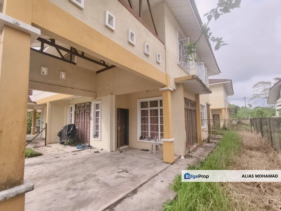 𝐑𝐔𝐌𝐀𝐇 𝐒𝐄𝐌𝐈-𝐃 𝐃𝐔𝐀 𝐓𝐈𝐍𝐆𝐊𝐀𝐓 𝐃𝐈 𝐓𝐀𝐌𝐀𝐍 𝐁𝐀𝐈𝐃𝐔𝐑𝐈, 𝐊𝐔𝐀𝐋𝐀 𝐁𝐄𝐑𝐀𝐍𝐆, Terengganu, Kuala Berang