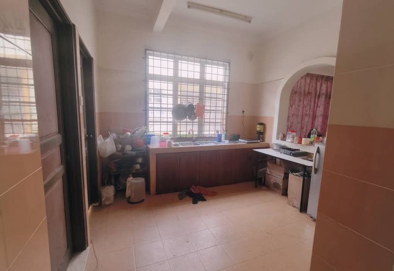 𝐑𝐔𝐌𝐀𝐇 𝐒𝐄𝐌𝐈-𝐃 𝐃𝐔𝐀 𝐓𝐈𝐍𝐆𝐊𝐀𝐓 𝐃𝐈 𝐓𝐀𝐌𝐀𝐍 𝐁𝐀𝐈𝐃𝐔𝐑𝐈, 𝐊𝐔𝐀𝐋𝐀 𝐁𝐄𝐑𝐀𝐍𝐆