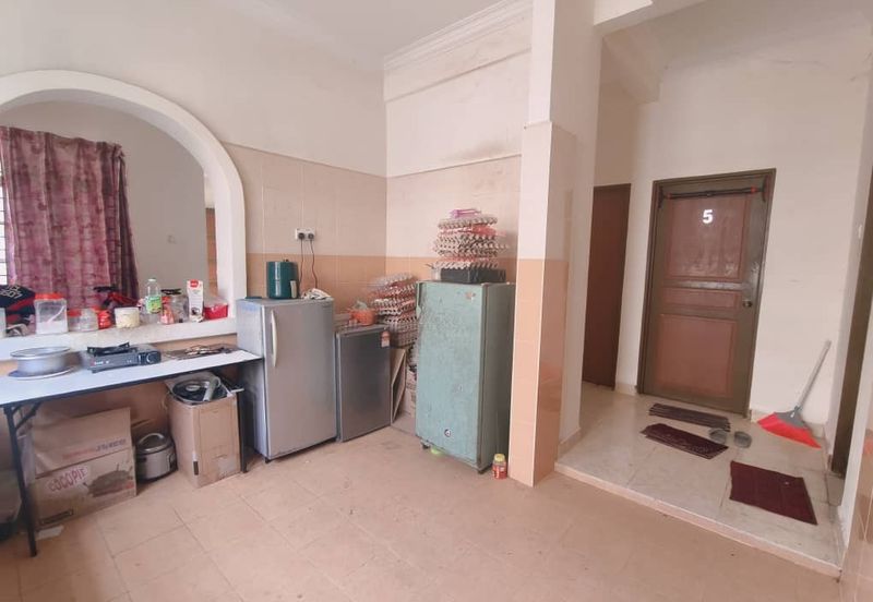 𝐑𝐔𝐌𝐀𝐇 𝐒𝐄𝐌𝐈-𝐃 𝐃𝐔𝐀 𝐓𝐈𝐍𝐆𝐊𝐀𝐓 𝐃𝐈 𝐓𝐀𝐌𝐀𝐍 𝐁𝐀𝐈𝐃𝐔𝐑𝐈, 𝐊𝐔𝐀𝐋𝐀 𝐁𝐄𝐑𝐀𝐍𝐆