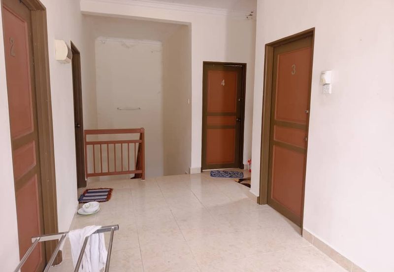 𝐑𝐔𝐌𝐀𝐇 𝐒𝐄𝐌𝐈-𝐃 𝐃𝐔𝐀 𝐓𝐈𝐍𝐆𝐊𝐀𝐓 𝐃𝐈 𝐓𝐀𝐌𝐀𝐍 𝐁𝐀𝐈𝐃𝐔𝐑𝐈, 𝐊𝐔𝐀𝐋𝐀 𝐁𝐄𝐑𝐀𝐍𝐆