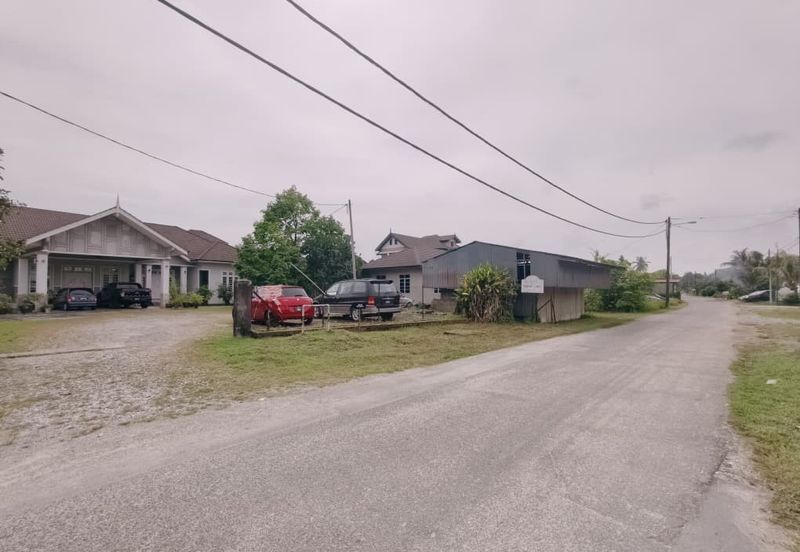 𝐑𝐮𝐦𝐚𝐡 𝐛𝐚𝐧𝐠𝐥𝐨 𝐬𝐚𝐭𝐮 𝐭𝐢𝐧𝐠𝐤𝐚𝐭 𝐝𝐢 𝐊𝐠 𝐏𝐚𝐝𝐚𝐧𝐠 𝐌𝐢𝐝𝐢𝐧, 𝐊𝐮𝐚𝐥𝐚 𝐓𝐞𝐫𝐞𝐧𝐠𝐠𝐚𝐧𝐮