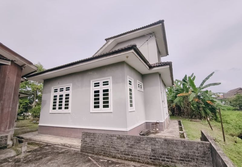 𝐑𝐮𝐦𝐚𝐡 𝐛𝐚𝐧𝐠𝐥𝐨 𝐬𝐚𝐭𝐮 𝐭𝐢𝐧𝐠𝐤𝐚𝐭 𝐝𝐢 𝐊𝐠 𝐏𝐚𝐝𝐚𝐧𝐠 𝐌𝐢𝐝𝐢𝐧, 𝐊𝐮𝐚𝐥𝐚 𝐓𝐞𝐫𝐞𝐧𝐠𝐠𝐚𝐧𝐮