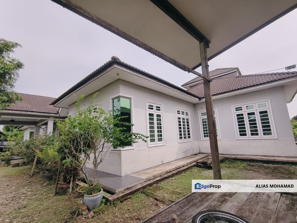 𝐑𝐮𝐦𝐚𝐡 𝐛𝐚𝐧𝐠𝐥𝐨 𝐬𝐚𝐭𝐮 𝐭𝐢𝐧𝐠𝐤𝐚𝐭 𝐝𝐢 𝐊𝐠 𝐏𝐚𝐝𝐚𝐧𝐠 𝐌𝐢𝐝𝐢𝐧, 𝐊𝐮𝐚𝐥𝐚 𝐓𝐞𝐫𝐞𝐧𝐠𝐠𝐚𝐧𝐮, Terengganu, Kuala Terengganu