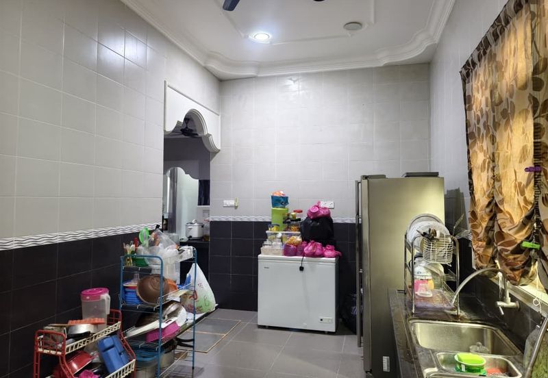 𝐑𝐮𝐦𝐚𝐡 𝐛𝐚𝐧𝐠𝐥𝐨 𝐬𝐚𝐭𝐮 𝐭𝐢𝐧𝐠𝐤𝐚𝐭 𝐝𝐢 𝐊𝐠 𝐏𝐚𝐝𝐚𝐧𝐠 𝐌𝐢𝐝𝐢𝐧, 𝐊𝐮𝐚𝐥𝐚 𝐓𝐞𝐫𝐞𝐧𝐠𝐠𝐚𝐧𝐮