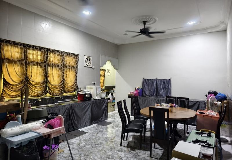 𝐑𝐮𝐦𝐚𝐡 𝐛𝐚𝐧𝐠𝐥𝐨 𝐬𝐚𝐭𝐮 𝐭𝐢𝐧𝐠𝐤𝐚𝐭 𝐝𝐢 𝐊𝐠 𝐏𝐚𝐝𝐚𝐧𝐠 𝐌𝐢𝐝𝐢𝐧, 𝐊𝐮𝐚𝐥𝐚 𝐓𝐞𝐫𝐞𝐧𝐠𝐠𝐚𝐧𝐮