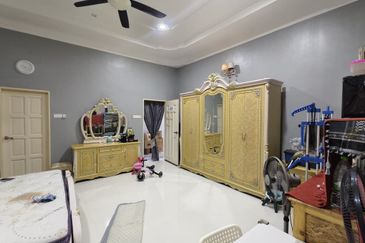 𝐑𝐮𝐦𝐚𝐡 𝐛𝐚𝐧𝐠𝐥𝐨 𝐬𝐚𝐭𝐮 𝐭𝐢𝐧𝐠𝐤𝐚𝐭 𝐝𝐢 𝐊𝐠 𝐏𝐚𝐝𝐚𝐧𝐠 𝐌𝐢𝐝𝐢𝐧, 𝐊𝐮𝐚𝐥𝐚 𝐓𝐞𝐫𝐞𝐧𝐠𝐠𝐚𝐧𝐮