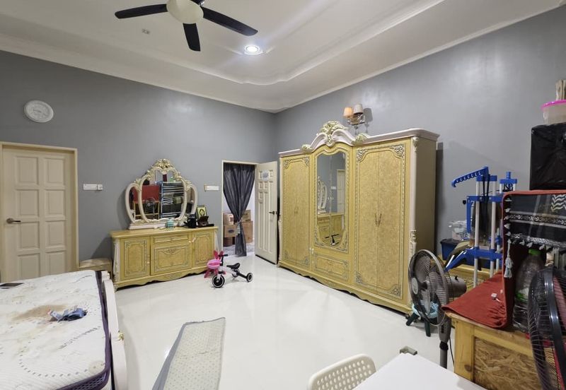 𝐑𝐮𝐦𝐚𝐡 𝐛𝐚𝐧𝐠𝐥𝐨 𝐬𝐚𝐭𝐮 𝐭𝐢𝐧𝐠𝐤𝐚𝐭 𝐝𝐢 𝐊𝐠 𝐏𝐚𝐝𝐚𝐧𝐠 𝐌𝐢𝐝𝐢𝐧, 𝐊𝐮𝐚𝐥𝐚 𝐓𝐞𝐫𝐞𝐧𝐠𝐠𝐚𝐧𝐮