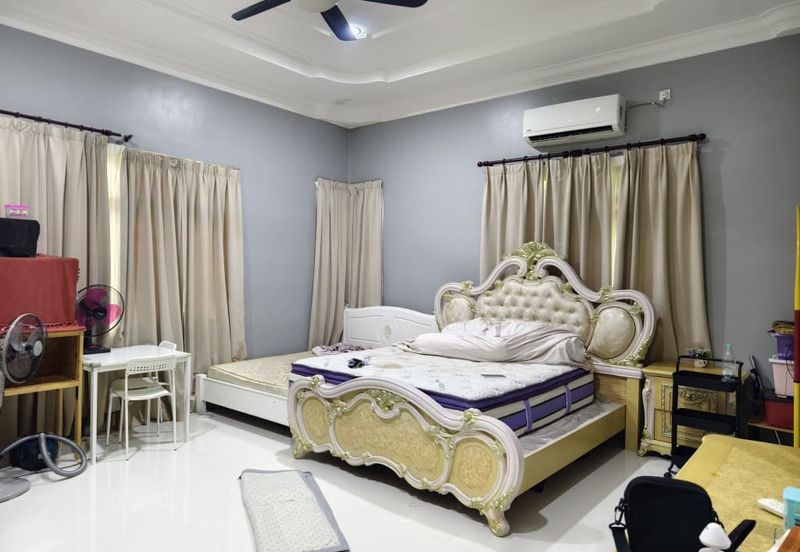 𝐑𝐮𝐦𝐚𝐡 𝐛𝐚𝐧𝐠𝐥𝐨 𝐬𝐚𝐭𝐮 𝐭𝐢𝐧𝐠𝐤𝐚𝐭 𝐝𝐢 𝐊𝐠 𝐏𝐚𝐝𝐚𝐧𝐠 𝐌𝐢𝐝𝐢𝐧, 𝐊𝐮𝐚𝐥𝐚 𝐓𝐞𝐫𝐞𝐧𝐠𝐠𝐚𝐧𝐮