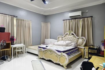 𝐑𝐮𝐦𝐚𝐡 𝐛𝐚𝐧𝐠𝐥𝐨 𝐬𝐚𝐭𝐮 𝐭𝐢𝐧𝐠𝐤𝐚𝐭 𝐝𝐢 𝐊𝐠 𝐏𝐚𝐝𝐚𝐧𝐠 𝐌𝐢𝐝𝐢𝐧, 𝐊𝐮𝐚𝐥𝐚 𝐓𝐞𝐫𝐞𝐧𝐠𝐠𝐚𝐧𝐮