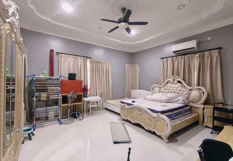 𝐑𝐮𝐦𝐚𝐡 𝐛𝐚𝐧𝐠𝐥𝐨 𝐬𝐚𝐭𝐮 𝐭𝐢𝐧𝐠𝐤𝐚𝐭 𝐝𝐢 𝐊𝐠 𝐏𝐚𝐝𝐚𝐧𝐠 𝐌𝐢𝐝𝐢𝐧, 𝐊𝐮𝐚𝐥𝐚 𝐓𝐞𝐫𝐞𝐧𝐠𝐠𝐚𝐧𝐮