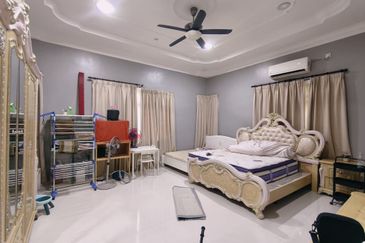 𝐑𝐮𝐦𝐚𝐡 𝐛𝐚𝐧𝐠𝐥𝐨 𝐬𝐚𝐭𝐮 𝐭𝐢𝐧𝐠𝐤𝐚𝐭 𝐝𝐢 𝐊𝐠 𝐏𝐚𝐝𝐚𝐧𝐠 𝐌𝐢𝐝𝐢𝐧, 𝐊𝐮𝐚𝐥𝐚 𝐓𝐞𝐫𝐞𝐧𝐠𝐠𝐚𝐧𝐮