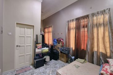 𝐑𝐮𝐦𝐚𝐡 𝐛𝐚𝐧𝐠𝐥𝐨 𝐬𝐚𝐭𝐮 𝐭𝐢𝐧𝐠𝐤𝐚𝐭 𝐝𝐢 𝐊𝐠 𝐏𝐚𝐝𝐚𝐧𝐠 𝐌𝐢𝐝𝐢𝐧, 𝐊𝐮𝐚𝐥𝐚 𝐓𝐞𝐫𝐞𝐧𝐠𝐠𝐚𝐧𝐮