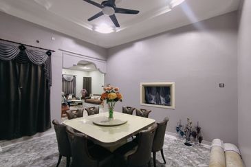 𝐑𝐮𝐦𝐚𝐡 𝐛𝐚𝐧𝐠𝐥𝐨 𝐬𝐚𝐭𝐮 𝐭𝐢𝐧𝐠𝐤𝐚𝐭 𝐝𝐢 𝐊𝐠 𝐏𝐚𝐝𝐚𝐧𝐠 𝐌𝐢𝐝𝐢𝐧, 𝐊𝐮𝐚𝐥𝐚 𝐓𝐞𝐫𝐞𝐧𝐠𝐠𝐚𝐧𝐮