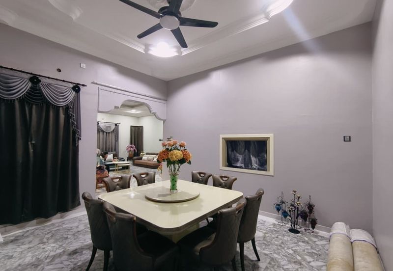 𝐑𝐮𝐦𝐚𝐡 𝐛𝐚𝐧𝐠𝐥𝐨 𝐬𝐚𝐭𝐮 𝐭𝐢𝐧𝐠𝐤𝐚𝐭 𝐝𝐢 𝐊𝐠 𝐏𝐚𝐝𝐚𝐧𝐠 𝐌𝐢𝐝𝐢𝐧, 𝐊𝐮𝐚𝐥𝐚 𝐓𝐞𝐫𝐞𝐧𝐠𝐠𝐚𝐧𝐮