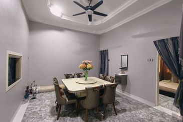 𝐑𝐮𝐦𝐚𝐡 𝐛𝐚𝐧𝐠𝐥𝐨 𝐬𝐚𝐭𝐮 𝐭𝐢𝐧𝐠𝐤𝐚𝐭 𝐝𝐢 𝐊𝐠 𝐏𝐚𝐝𝐚𝐧𝐠 𝐌𝐢𝐝𝐢𝐧, 𝐊𝐮𝐚𝐥𝐚 𝐓𝐞𝐫𝐞𝐧𝐠𝐠𝐚𝐧𝐮