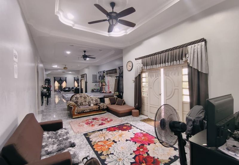 𝐑𝐮𝐦𝐚𝐡 𝐛𝐚𝐧𝐠𝐥𝐨 𝐬𝐚𝐭𝐮 𝐭𝐢𝐧𝐠𝐤𝐚𝐭 𝐝𝐢 𝐊𝐠 𝐏𝐚𝐝𝐚𝐧𝐠 𝐌𝐢𝐝𝐢𝐧, 𝐊𝐮𝐚𝐥𝐚 𝐓𝐞𝐫𝐞𝐧𝐠𝐠𝐚𝐧𝐮