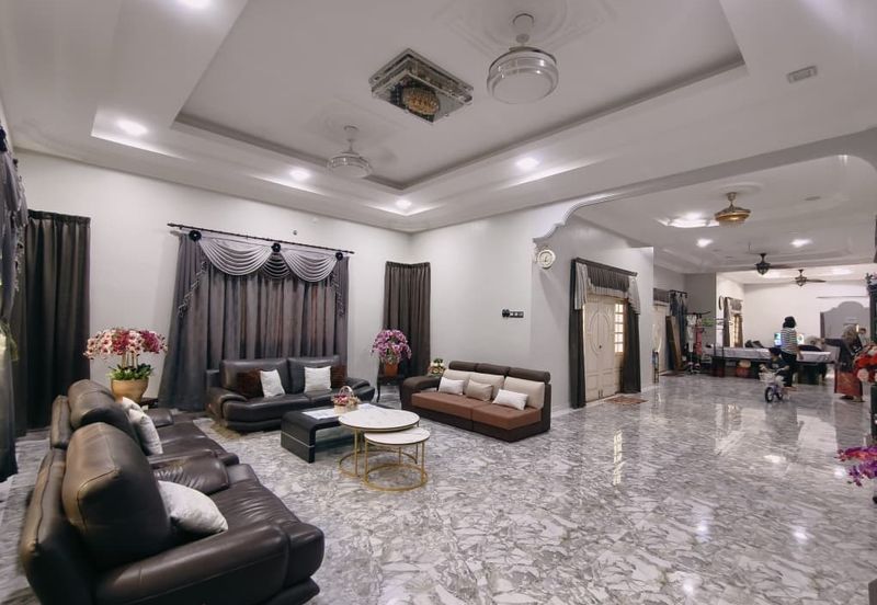 𝐑𝐮𝐦𝐚𝐡 𝐛𝐚𝐧𝐠𝐥𝐨 𝐬𝐚𝐭𝐮 𝐭𝐢𝐧𝐠𝐤𝐚𝐭 𝐝𝐢 𝐊𝐠 𝐏𝐚𝐝𝐚𝐧𝐠 𝐌𝐢𝐝𝐢𝐧, 𝐊𝐮𝐚𝐥𝐚 𝐓𝐞𝐫𝐞𝐧𝐠𝐠𝐚𝐧𝐮