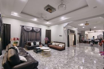 𝐑𝐮𝐦𝐚𝐡 𝐛𝐚𝐧𝐠𝐥𝐨 𝐬𝐚𝐭𝐮 𝐭𝐢𝐧𝐠𝐤𝐚𝐭 𝐝𝐢 𝐊𝐠 𝐏𝐚𝐝𝐚𝐧𝐠 𝐌𝐢𝐝𝐢𝐧, 𝐊𝐮𝐚𝐥𝐚 𝐓𝐞𝐫𝐞𝐧𝐠𝐠𝐚𝐧𝐮