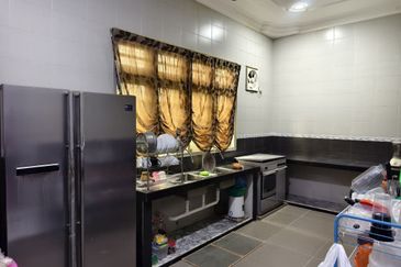 𝐑𝐮𝐦𝐚𝐡 𝐛𝐚𝐧𝐠𝐥𝐨 𝐬𝐚𝐭𝐮 𝐭𝐢𝐧𝐠𝐤𝐚𝐭 𝐝𝐢 𝐊𝐠 𝐏𝐚𝐝𝐚𝐧𝐠 𝐌𝐢𝐝𝐢𝐧, 𝐊𝐮𝐚𝐥𝐚 𝐓𝐞𝐫𝐞𝐧𝐠𝐠𝐚𝐧𝐮