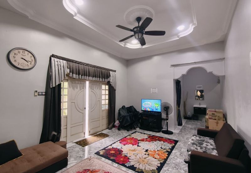 𝐑𝐮𝐦𝐚𝐡 𝐛𝐚𝐧𝐠𝐥𝐨 𝐬𝐚𝐭𝐮 𝐭𝐢𝐧𝐠𝐤𝐚𝐭 𝐝𝐢 𝐊𝐠 𝐏𝐚𝐝𝐚𝐧𝐠 𝐌𝐢𝐝𝐢𝐧, 𝐊𝐮𝐚𝐥𝐚 𝐓𝐞𝐫𝐞𝐧𝐠𝐠𝐚𝐧𝐮