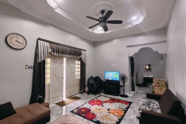 𝐑𝐮𝐦𝐚𝐡 𝐛𝐚𝐧𝐠𝐥𝐨 𝐬𝐚𝐭𝐮 𝐭𝐢𝐧𝐠𝐤𝐚𝐭 𝐝𝐢 𝐊𝐠 𝐏𝐚𝐝𝐚𝐧𝐠 𝐌𝐢𝐝𝐢𝐧, 𝐊𝐮𝐚𝐥𝐚 𝐓𝐞𝐫𝐞𝐧𝐠𝐠𝐚𝐧𝐮