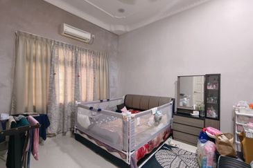 𝐑𝐮𝐦𝐚𝐡 𝐛𝐚𝐧𝐠𝐥𝐨 𝐬𝐚𝐭𝐮 𝐭𝐢𝐧𝐠𝐤𝐚𝐭 𝐝𝐢 𝐊𝐠 𝐏𝐚𝐝𝐚𝐧𝐠 𝐌𝐢𝐝𝐢𝐧, 𝐊𝐮𝐚𝐥𝐚 𝐓𝐞𝐫𝐞𝐧𝐠𝐠𝐚𝐧𝐮