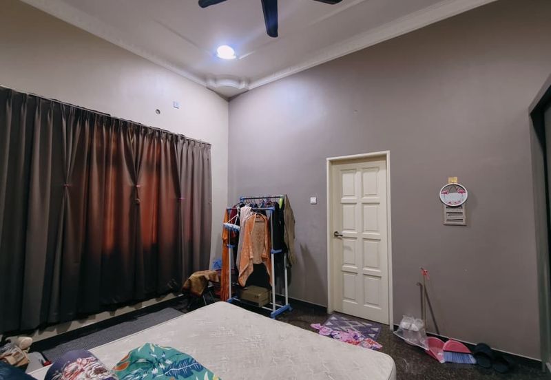 𝐑𝐮𝐦𝐚𝐡 𝐛𝐚𝐧𝐠𝐥𝐨 𝐬𝐚𝐭𝐮 𝐭𝐢𝐧𝐠𝐤𝐚𝐭 𝐝𝐢 𝐊𝐠 𝐏𝐚𝐝𝐚𝐧𝐠 𝐌𝐢𝐝𝐢𝐧, 𝐊𝐮𝐚𝐥𝐚 𝐓𝐞𝐫𝐞𝐧𝐠𝐠𝐚𝐧𝐮