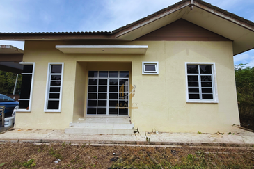 [Below MV]Rumah Semi-D Setingkat di Durian Guling, Marang, Terengganu bersebelahan SMKA Durian Guling