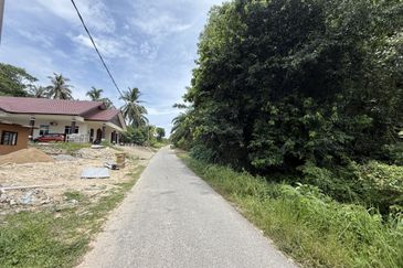 Tanah tepi Jalan syarat Bangunan 1361m²  di Kg. Kelulut, Marang, Terengganu