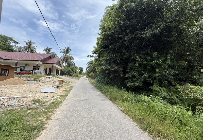 Tanah tepi Jalan syarat Bangunan 1361m²  di Kg. Kelulut, Marang, Terengganu