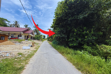 Tanah tepi Jalan syarat Bangunan 1361m²  di Kg. Kelulut, Marang, Terengganu
