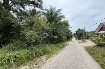 Tanah tepi Jalan syarat Bangunan 1361m²  di Kg. Kelulut, Marang, Terengganu