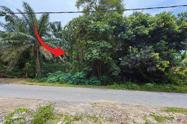 Tanah tepi Jalan syarat Bangunan 1361m²  di Kg. Kelulut, Marang, Terengganu