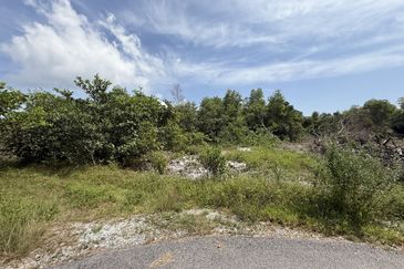 Tanah Lot Banglo bersaiz 441m²  di Kg. Alur Tuman, Marang, Terengganu sebelah Sekolah Memandu Arinah