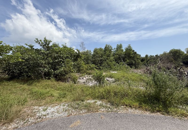 Tanah Lot Banglo bersaiz 441m²  di Kg. Alur Tuman, Marang, Terengganu sebelah Sekolah Memandu Arinah
