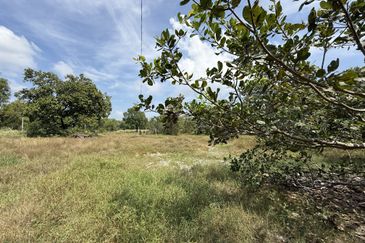 Tanah Lot Banglo bersaiz 441m²  di Kg. Alur Tuman, Marang, Terengganu sebelah Sekolah Memandu Arinah