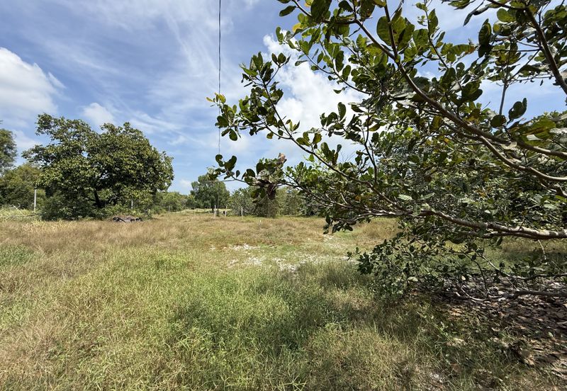 Tanah Lot Banglo bersaiz 441m²  di Kg. Alur Tuman, Marang, Terengganu sebelah Sekolah Memandu Arinah