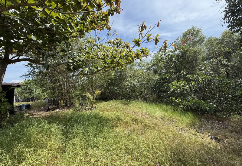 Tanah Lot Banglo bersaiz 441m²  di Kg. Alur Tuman, Marang, Terengganu sebelah Sekolah Memandu Arinah