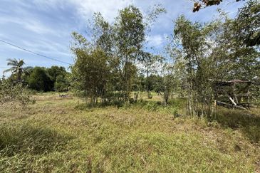 Tanah Lot Banglo bersaiz 441m²  di Kg. Alur Tuman, Marang, Terengganu sebelah Sekolah Memandu Arinah